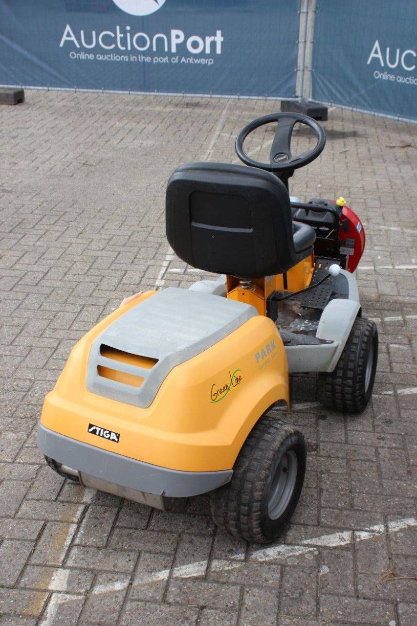 Zitmaaier Stiga Park P901 Benzine 12.5pk 2013 met bladblazer