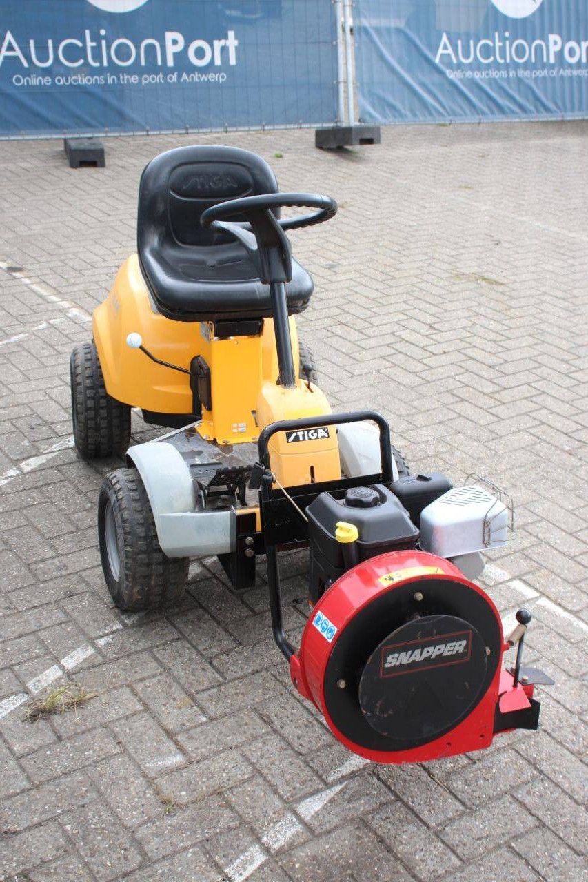 Zitmaaier Stiga Park P901 Benzine 12.5pk 2013 met bladblazer