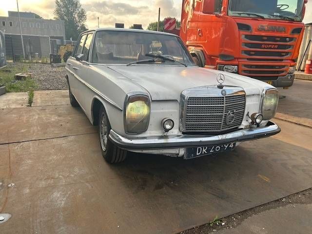 Mercedes-Benz W115 Diesel 1971 (Margin)