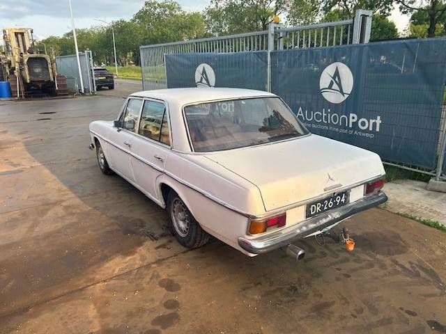 Mercedes-Benz W115 Diesel 1971 (Margin)