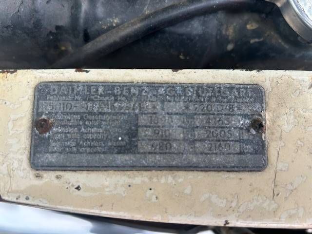 Mercedes-Benz W115 Diesel 1971 (Margin)