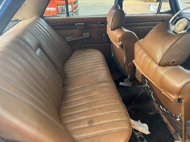 Mercedes-Benz W115 Diesel 1971 (Margin)