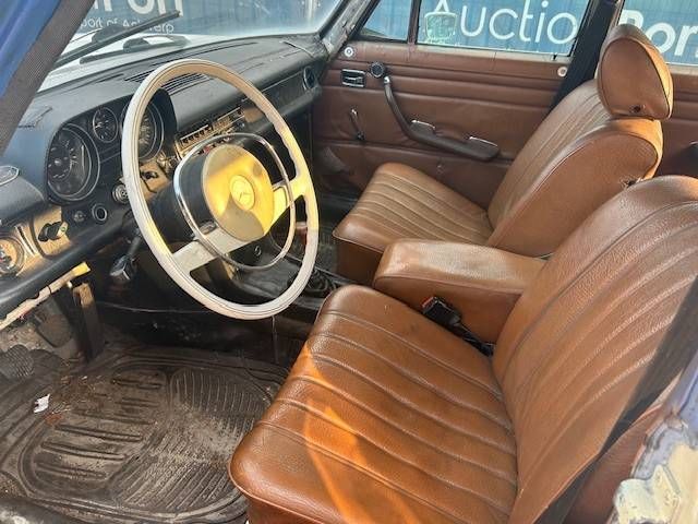 Mercedes-Benz W115 Diesel 1971 (Margin)