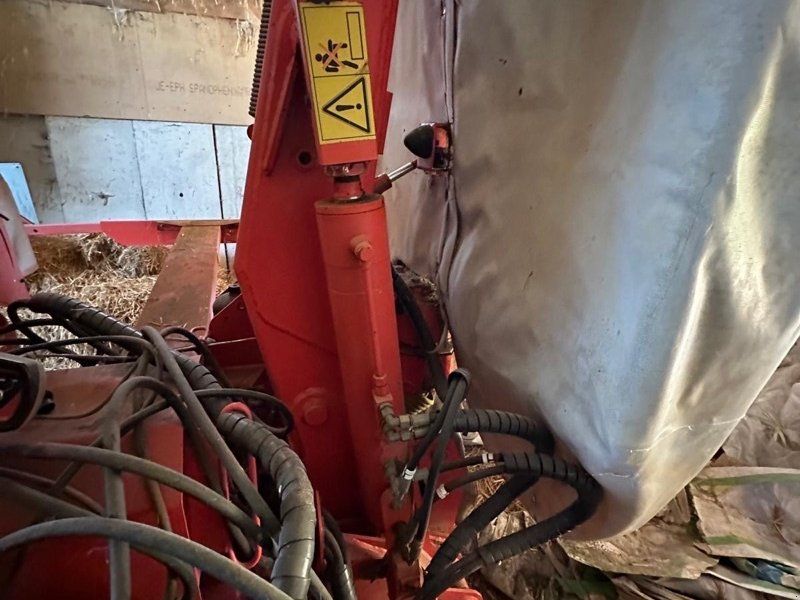 Kuhn FC 813 Lift Control