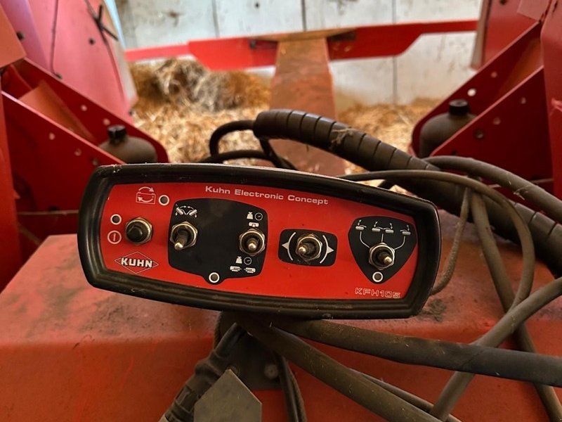 Kuhn FC 813 Lift Control