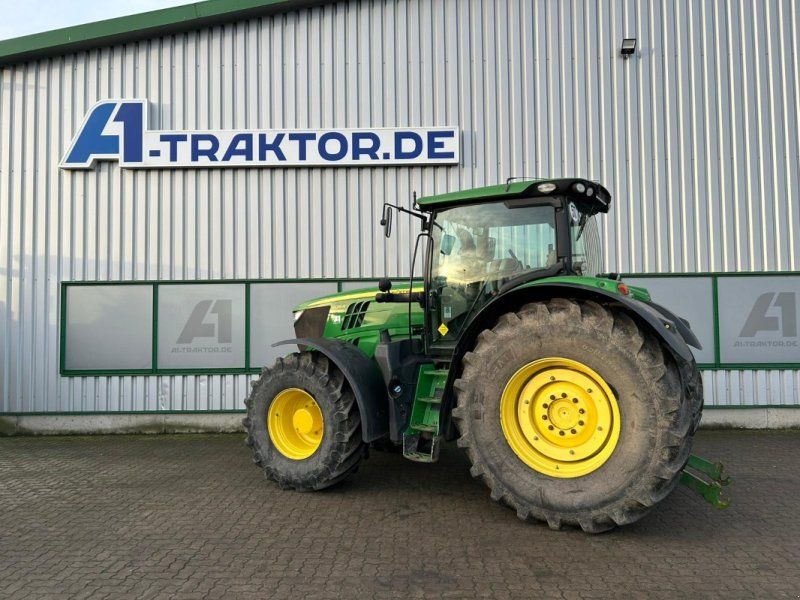 John Deere 6215R