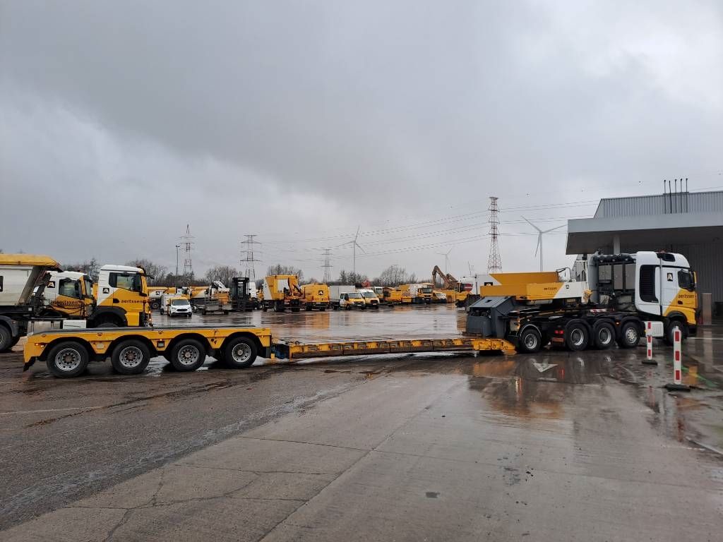 Mercedes-Benz 4158LS 8x4 + Euro Mega 1+4 (Low hour readings)