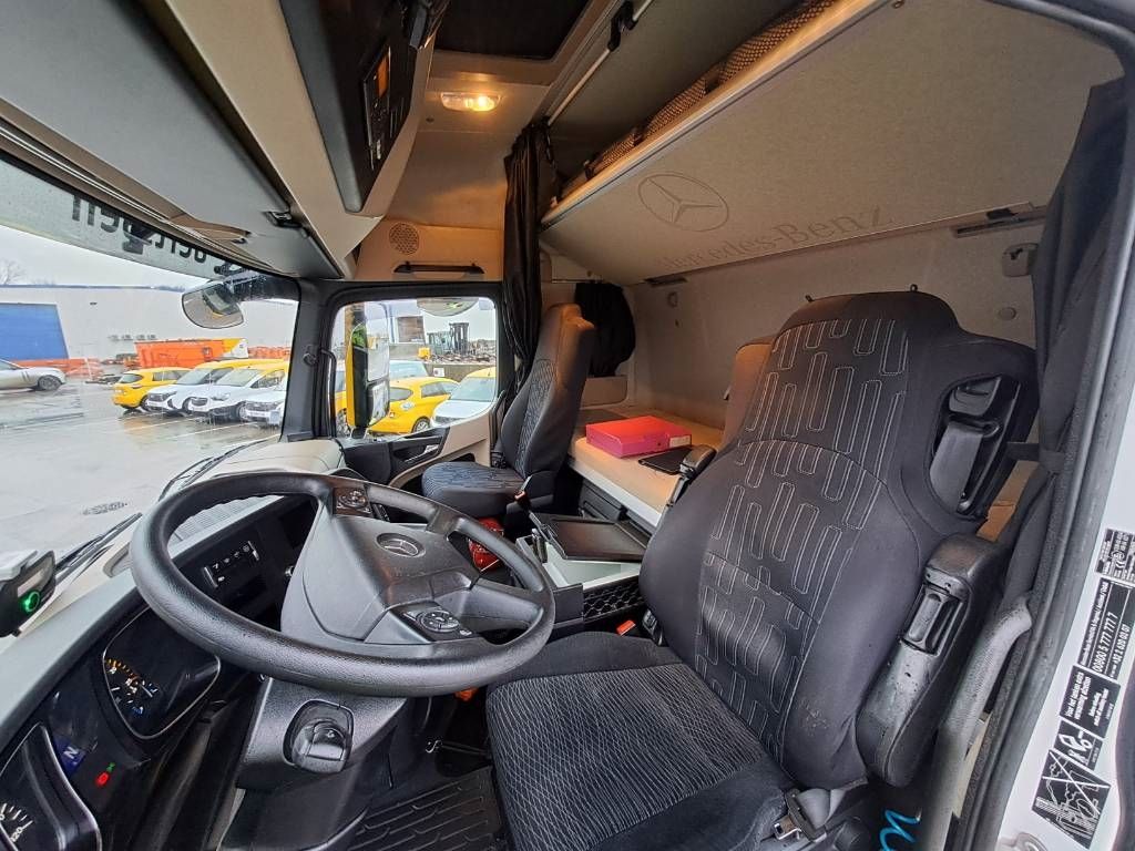 Mercedes-Benz 4158LS 8x4 + Euro Mega 1+4 (Low hour readings)