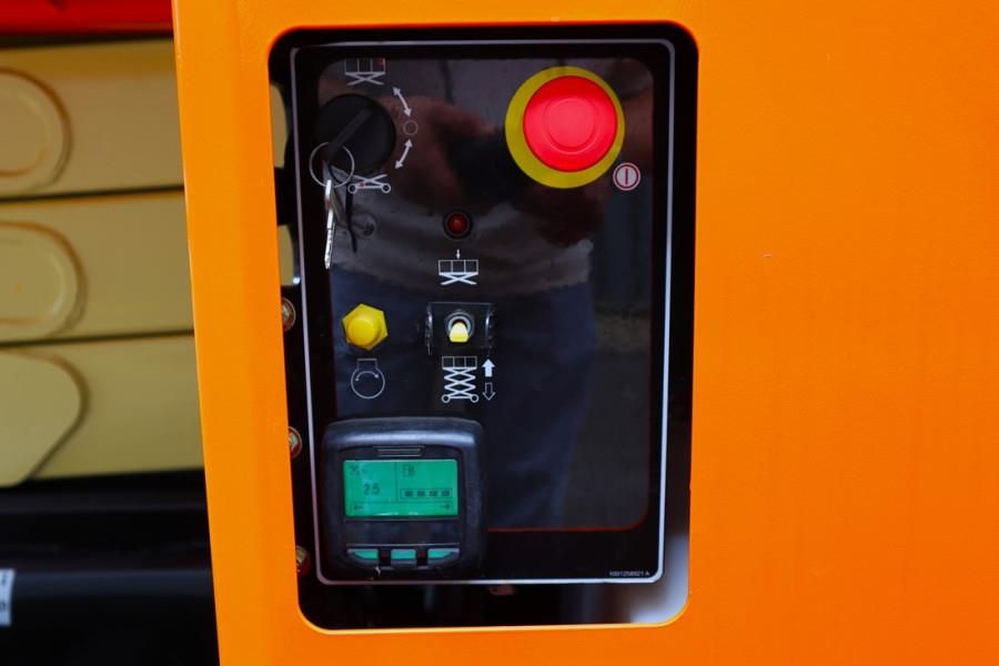 JLG RT2669 Diesel, 10m Working Height, 680kg Capacity,