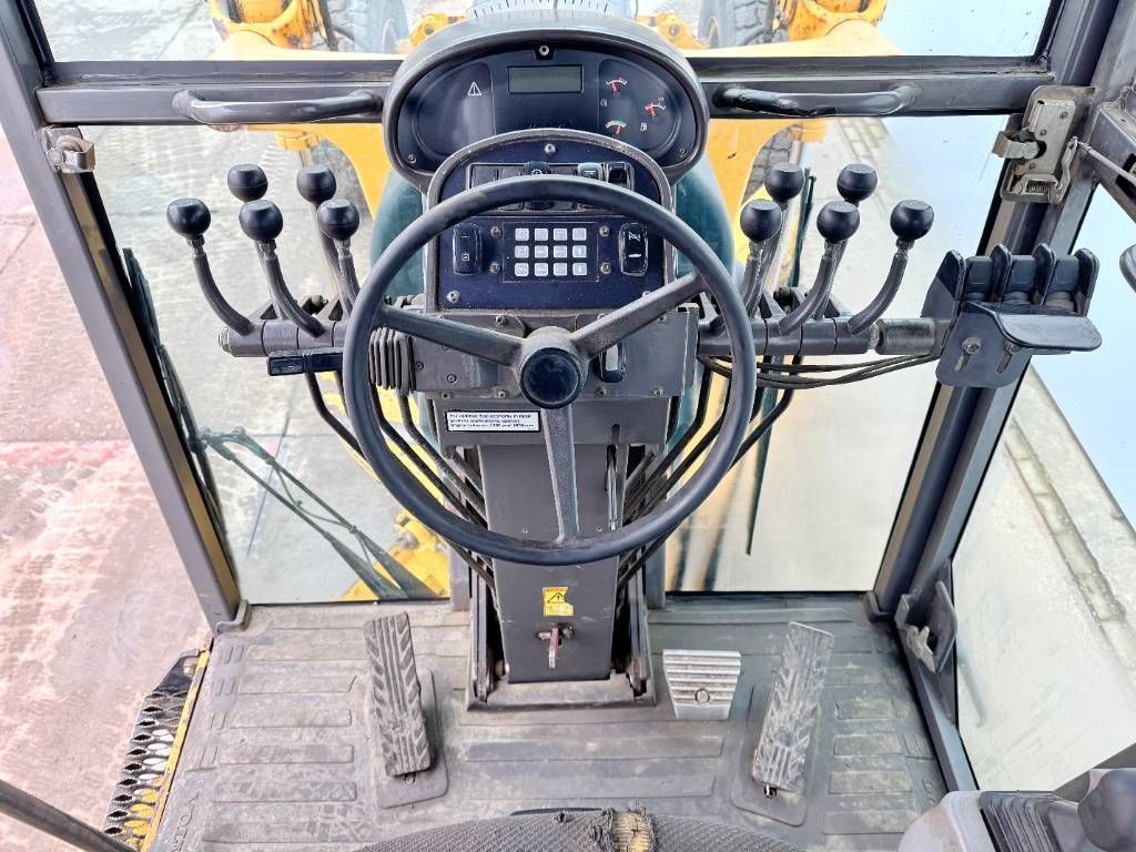 Volvo G970 - 4.88m Blade / 3 Tine Ripper / EPA