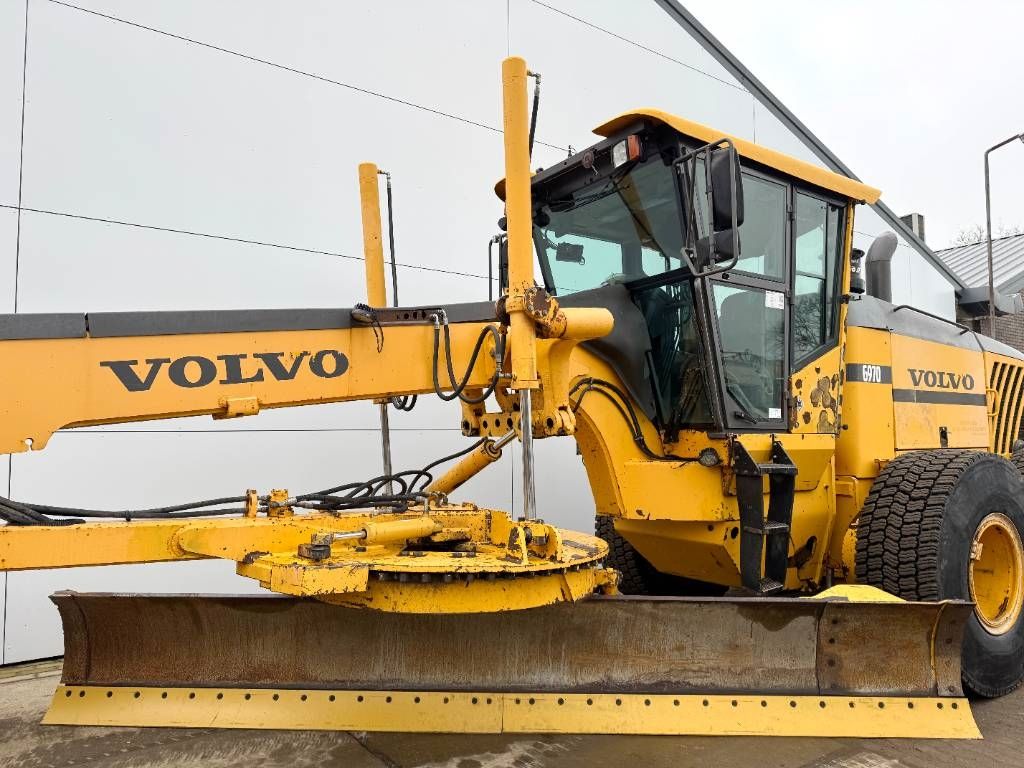 Volvo G970 - 4.88m Blade / 3 Tine Ripper / EPA