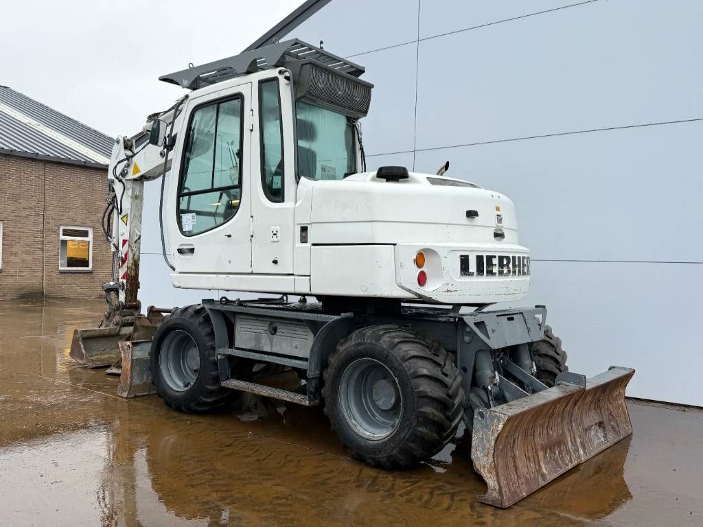 Liebherr A 309 - Hammer Lines / Quick Coupler