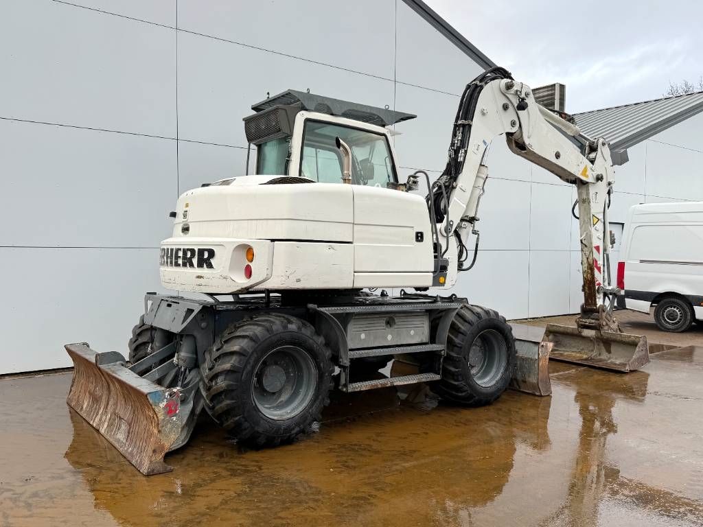 Liebherr A 309 - Hammer Lines / Quick Coupler