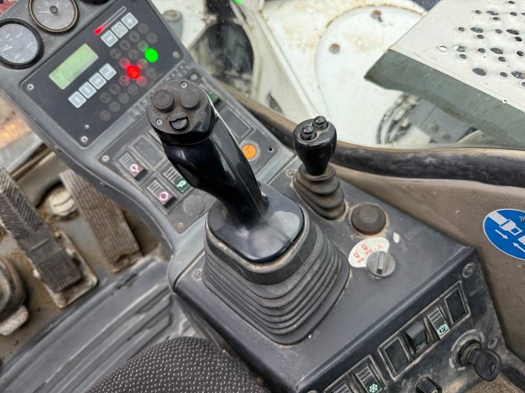 Liebherr A 309 - Hammer Lines / Quick Coupler