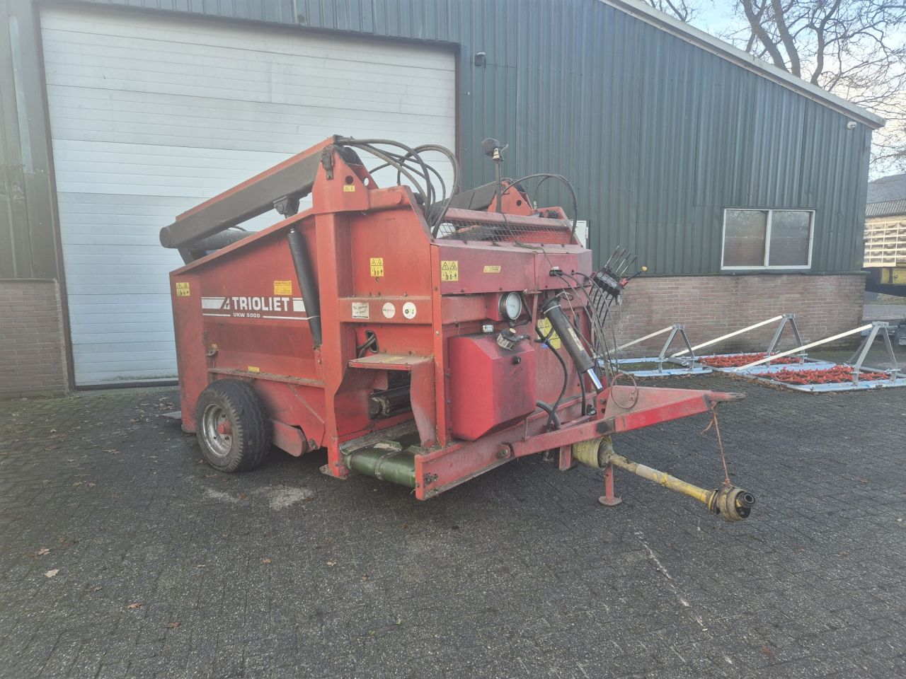 TRIOLIET ZELFLADENDE UITKUILWAGEN MET afvoerband