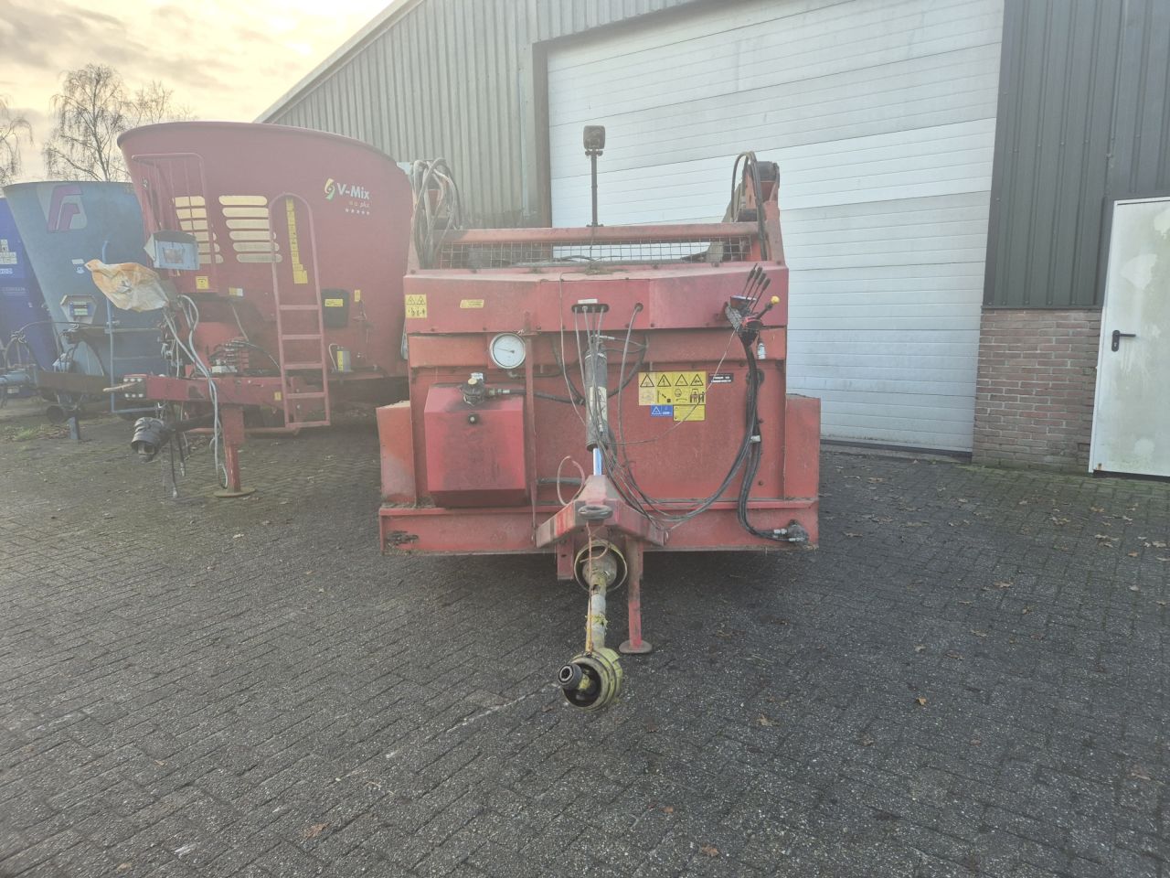 TRIOLIET ZELFLADENDE UITKUILWAGEN MET afvoerband