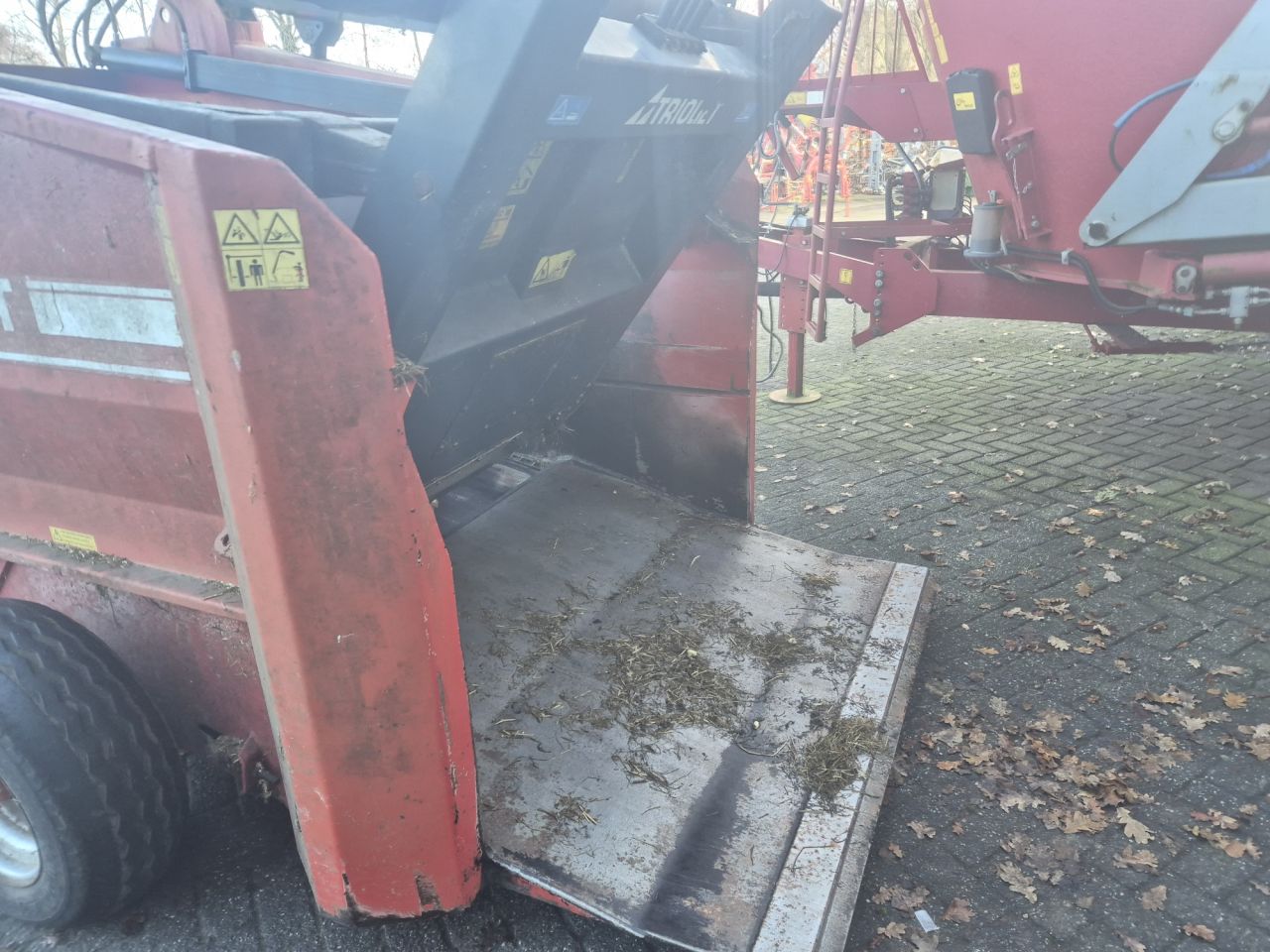 TRIOLIET ZELFLADENDE UITKUILWAGEN MET afvoerband