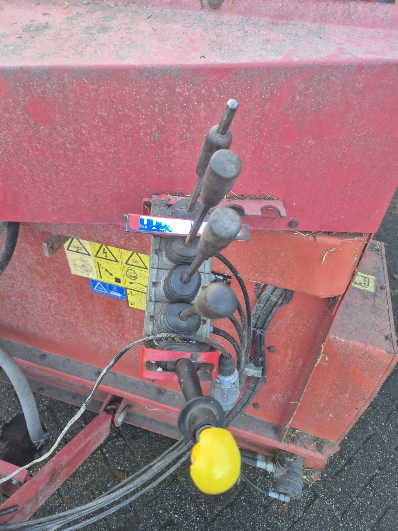 TRIOLIET ZELFLADENDE UITKUILWAGEN MET afvoerband