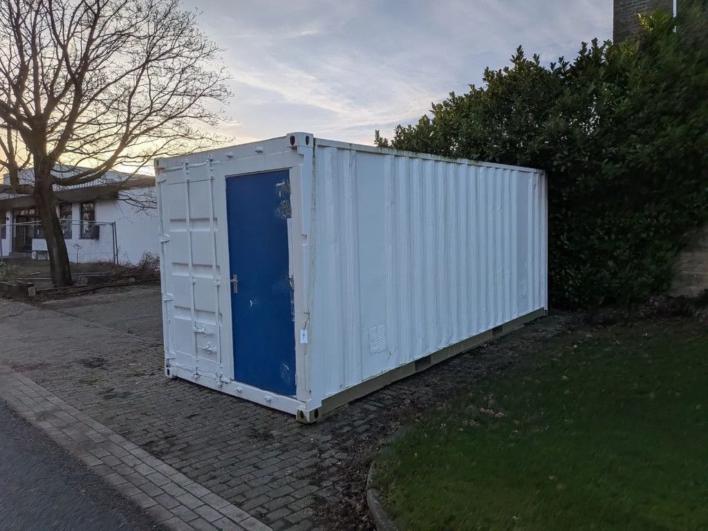 20-voet zeecontainer met loopdeur -
