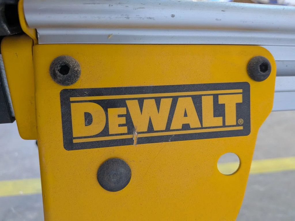 Universeel onderstel t.b.v. afkortzagen DeWalt, DE7023-XJ DE7023-XJ
