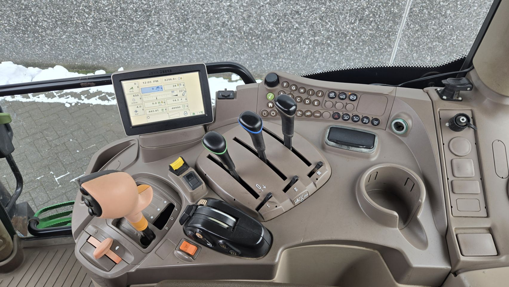 2012 John Deere 6105R 8300 uur, radio, airco,