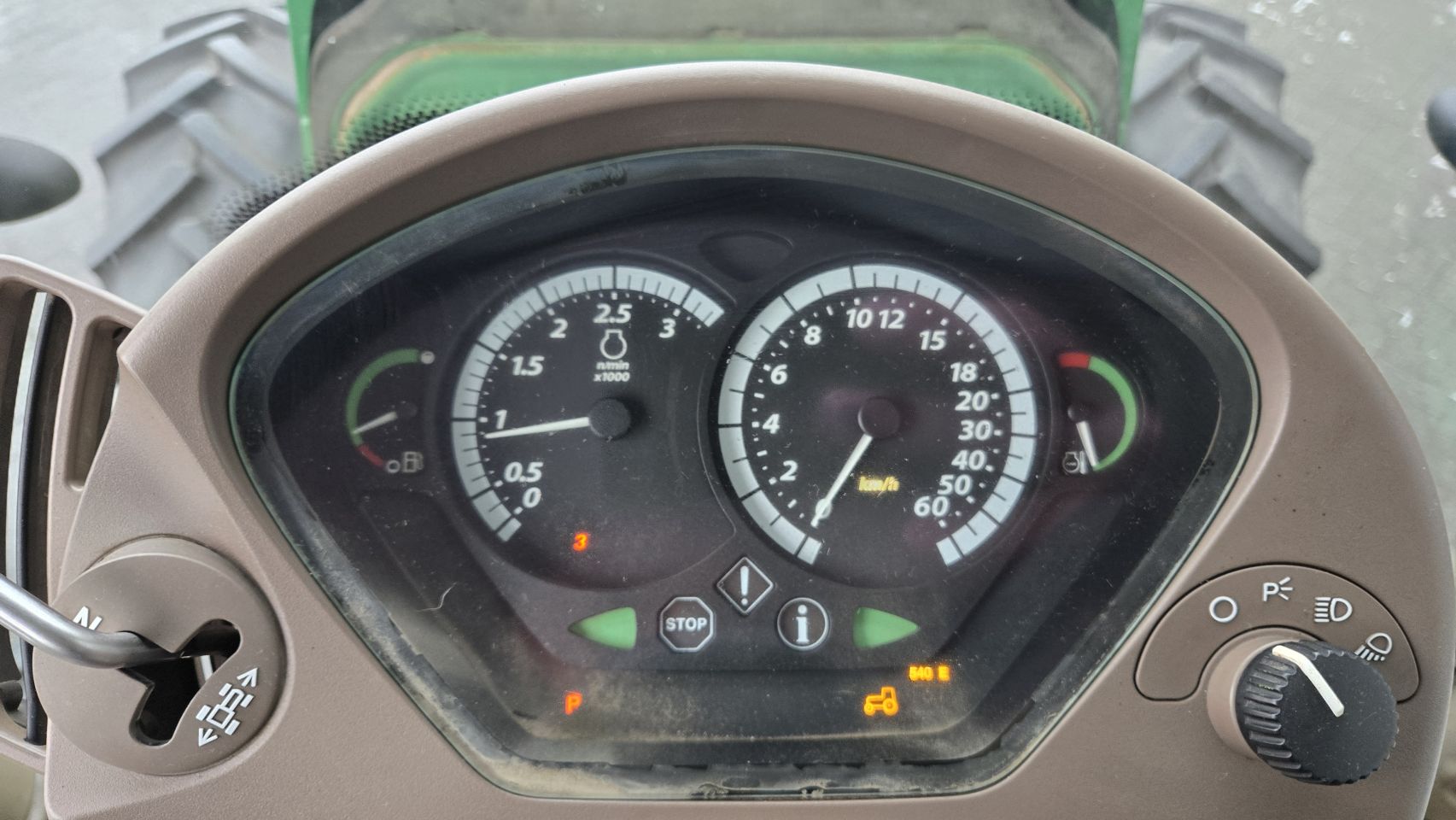 2012 John Deere 6105R 8300 uur, radio, airco,