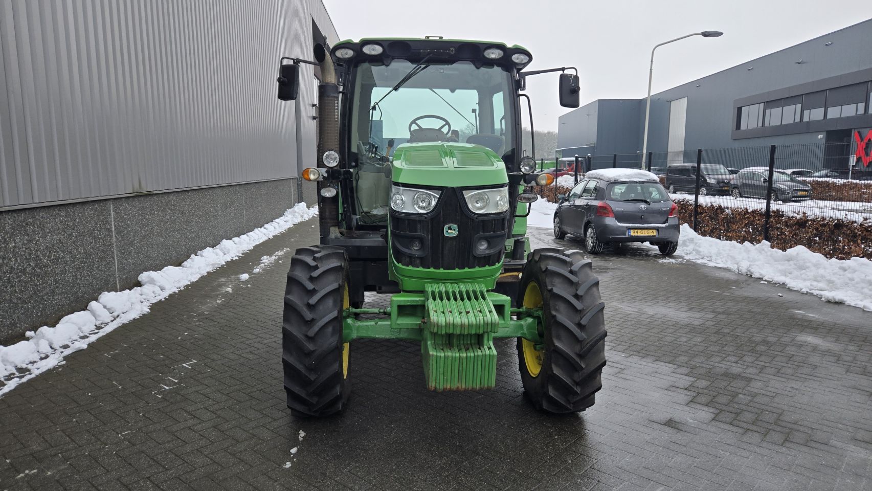 2012 John Deere 6105R 8300 uur, radio, airco,
