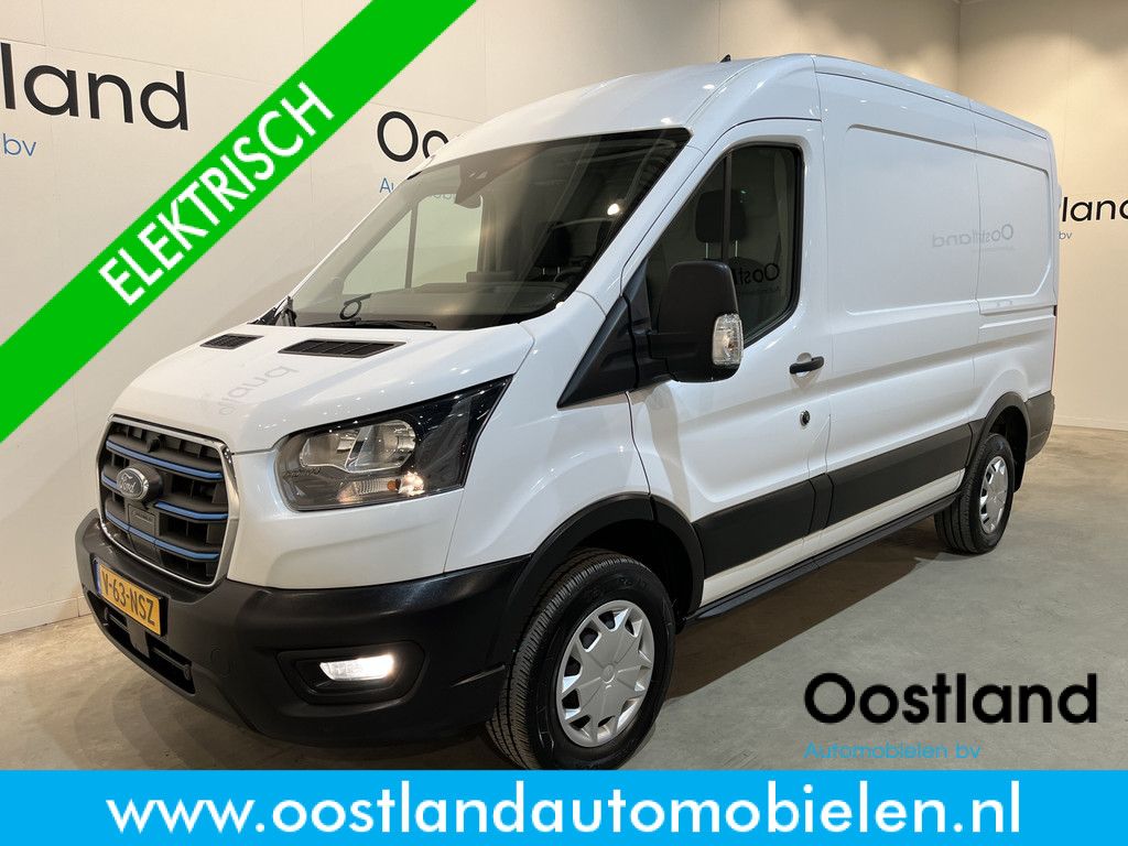 Ford E-Transit 350 L2H2 Trend 68 kWh / 100% Elektrisch !! / Airco / Cruise Control / CarPlay / Camera / Navigatie / 3-Zits / 12.200 KM !!