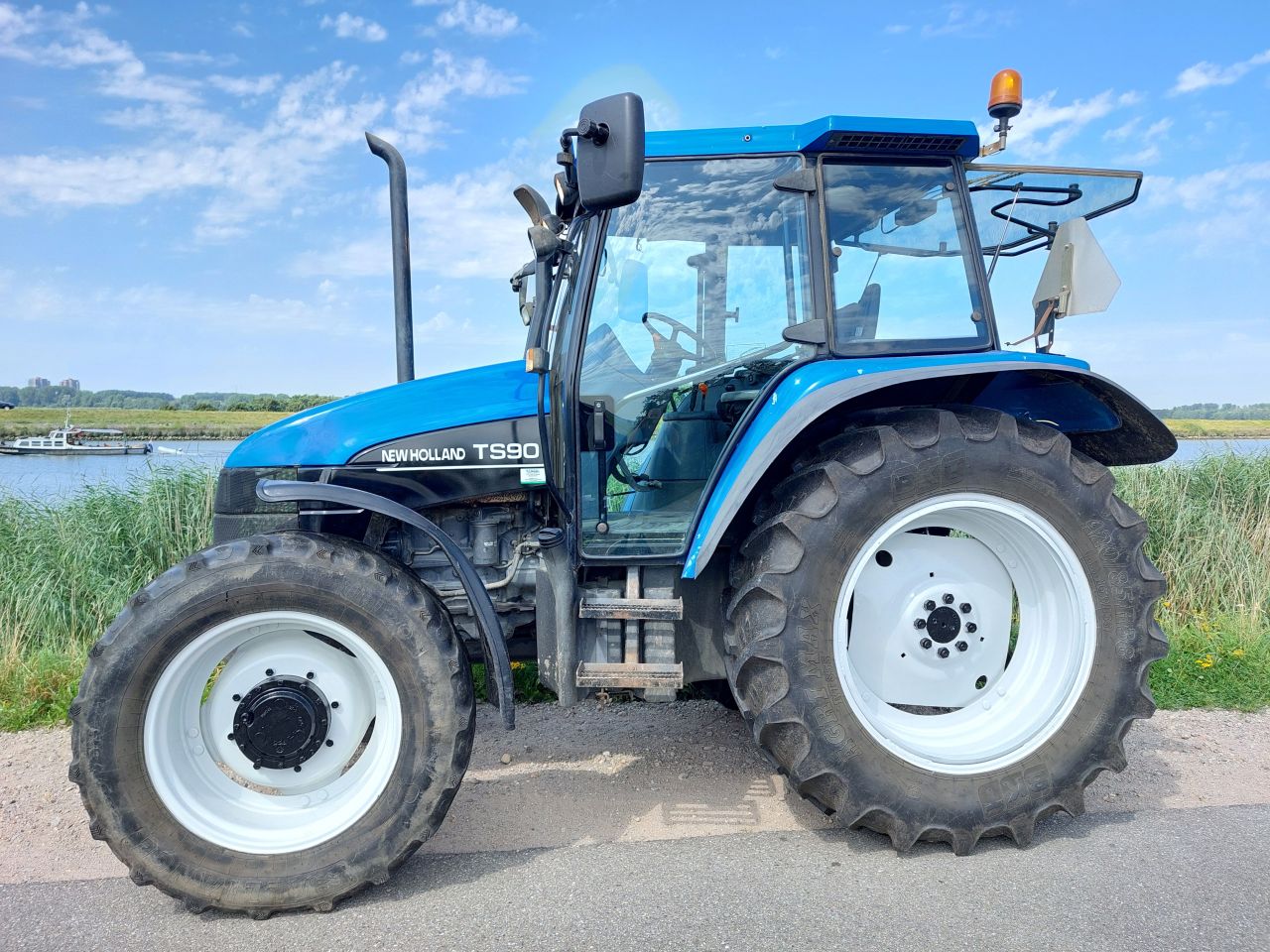 New Holland TS90