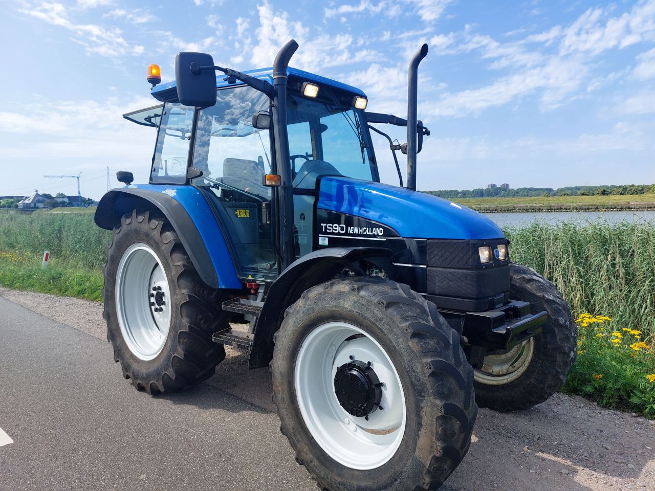 New Holland TS90
