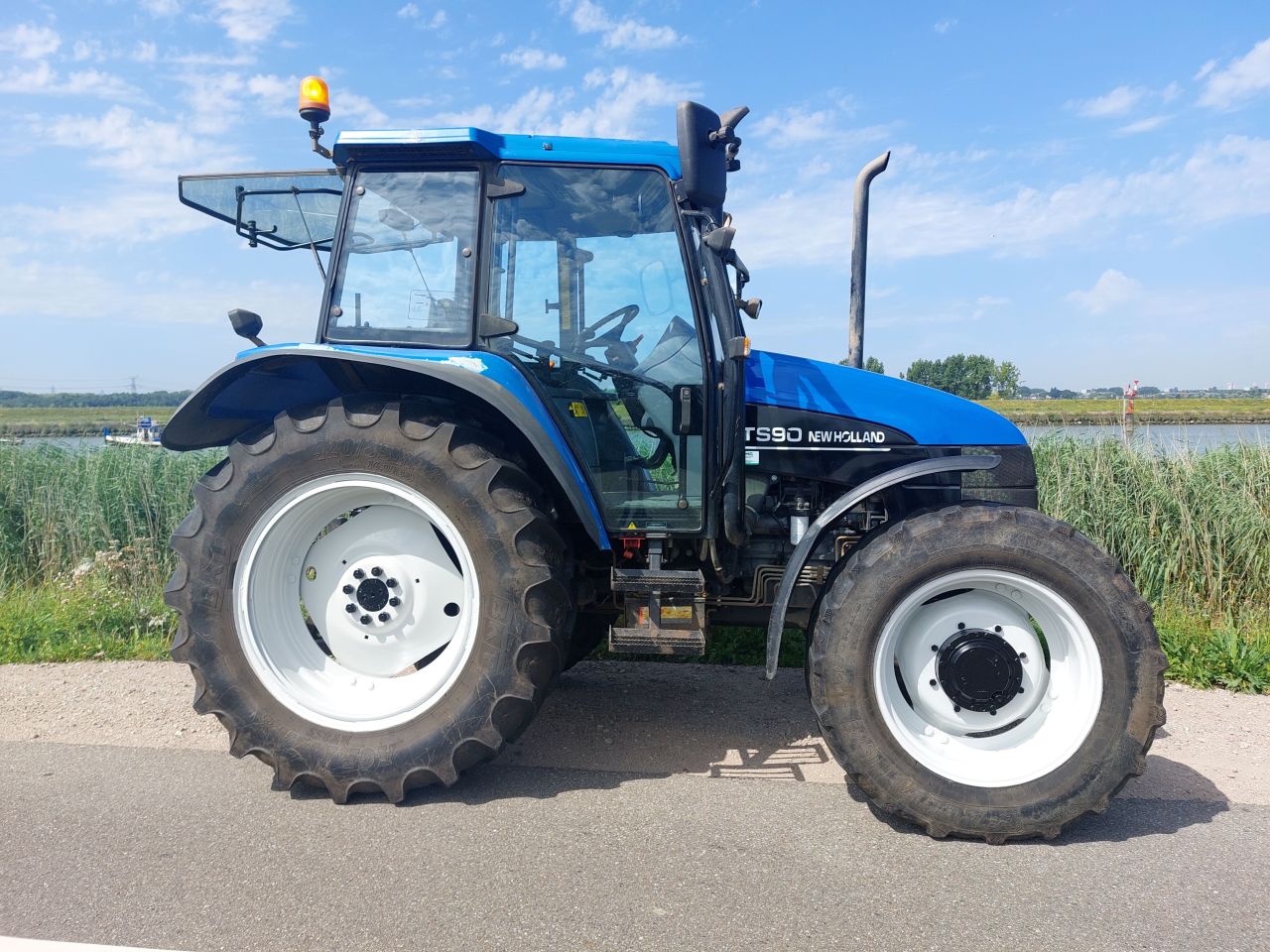 New Holland TS90