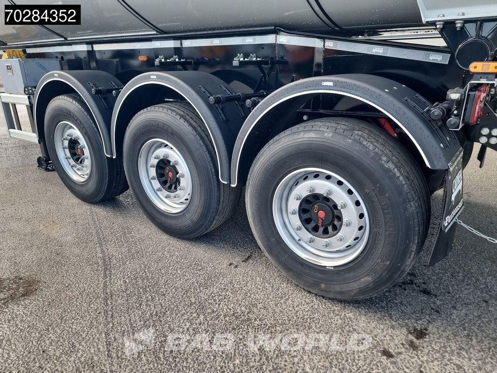 Carnehl CHKS/HH 3 axles UNUSED ISO Hardox Asphalt Liftachse 27m3