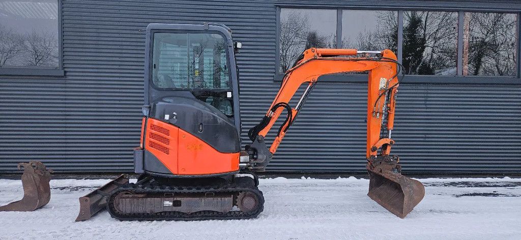 Hitachi ZX22u -2