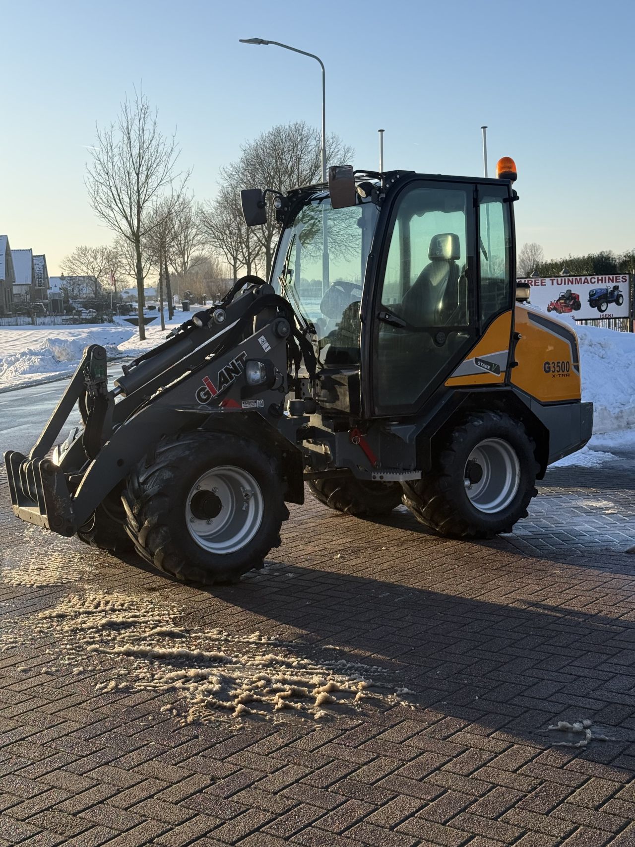 Giant g3500 extra met cabine