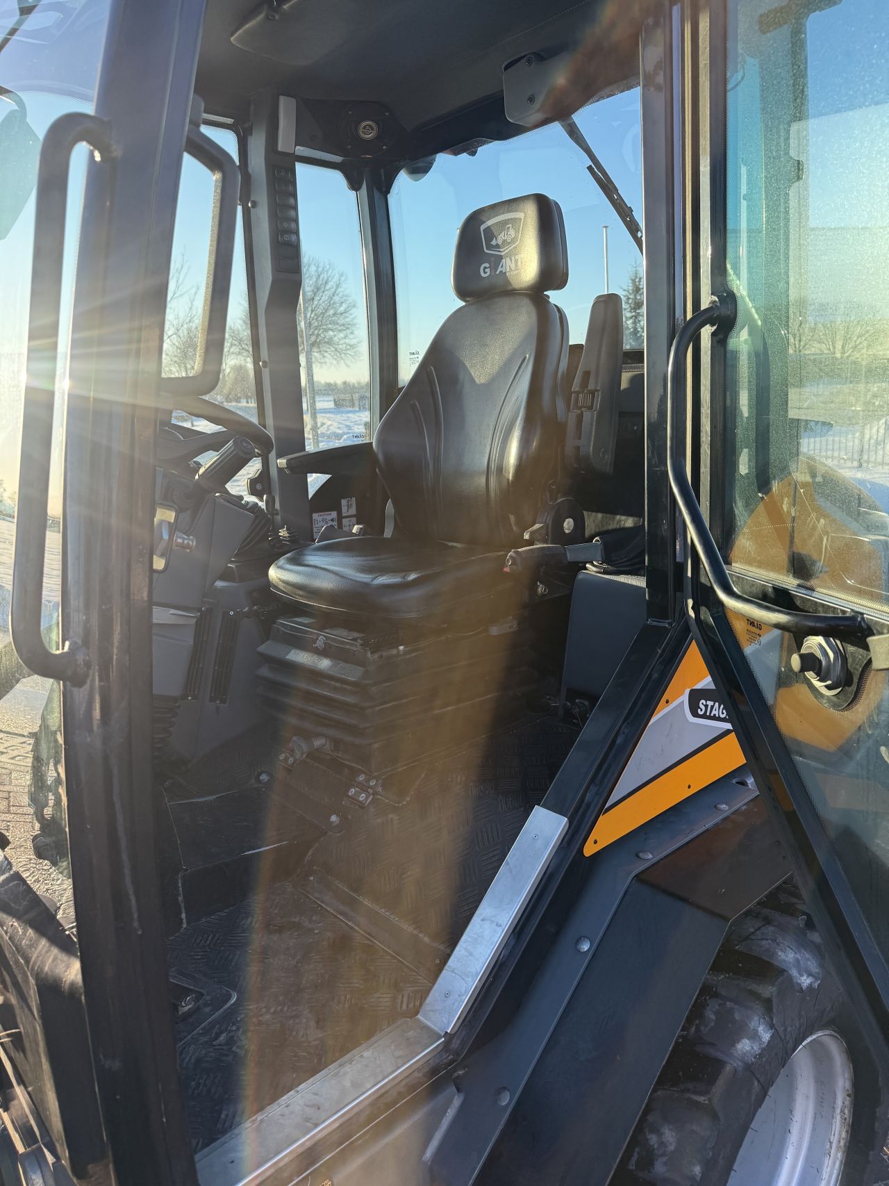 Giant g3500 extra met cabine