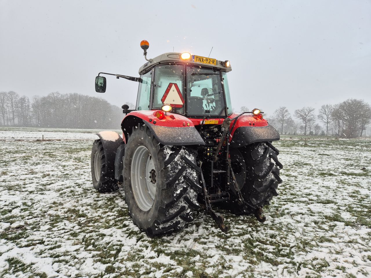 Massey Ferguson 6480 met Fronthef / PTO en Trimble autopilot