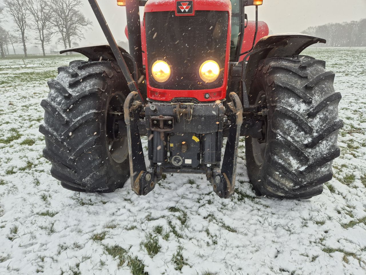 Massey Ferguson 6480 met Fronthef / PTO en Trimble autopilot