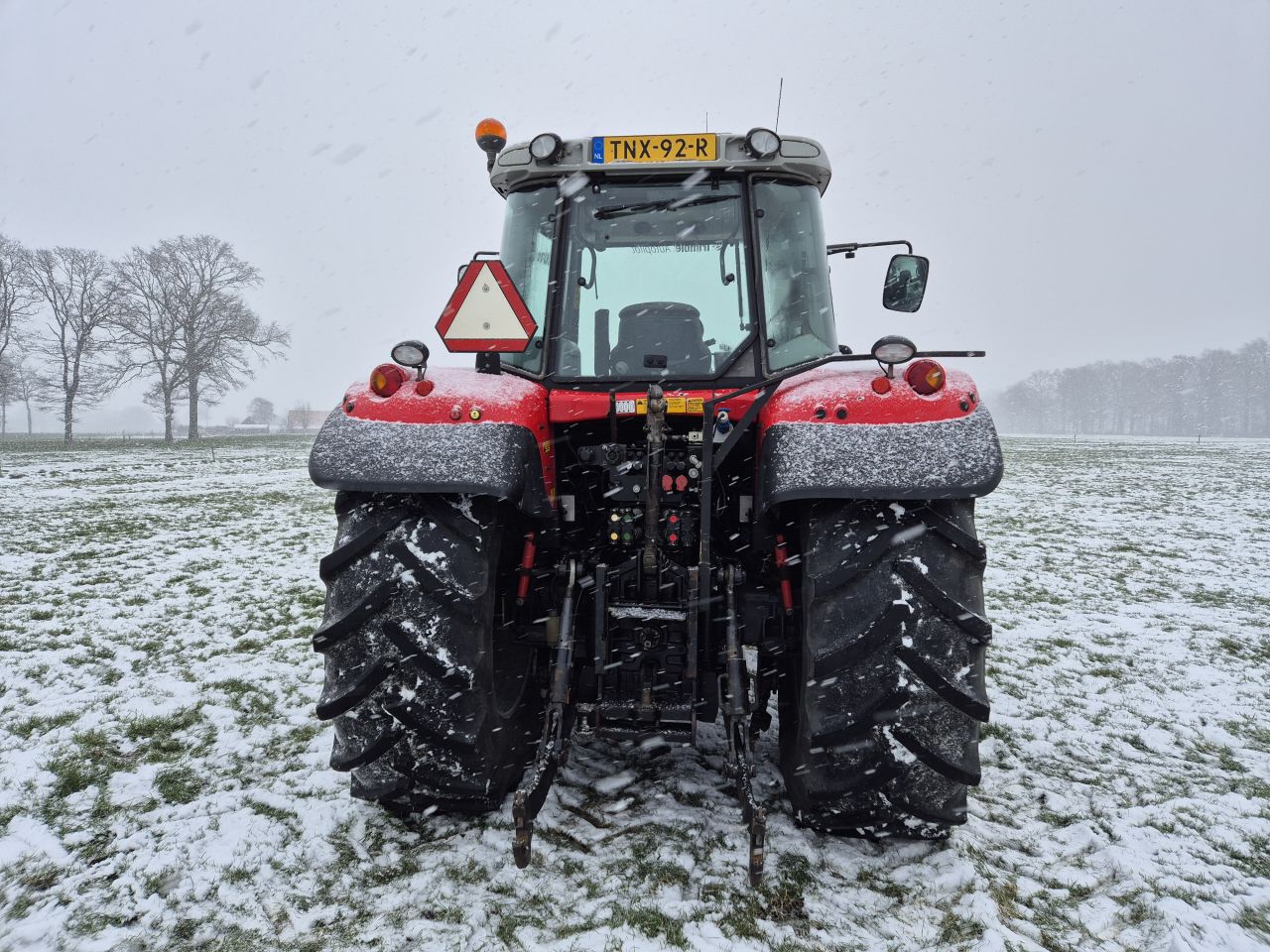 Massey Ferguson 6480 met Fronthef / PTO en Trimble autopilot