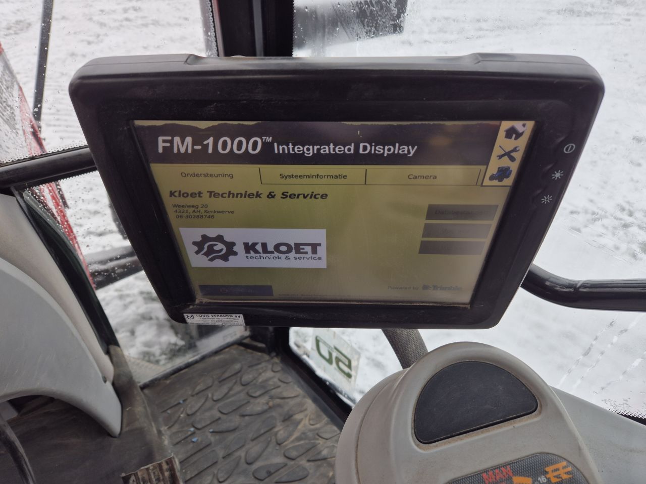 Massey Ferguson 6480 met Fronthef / PTO en Trimble autopilot