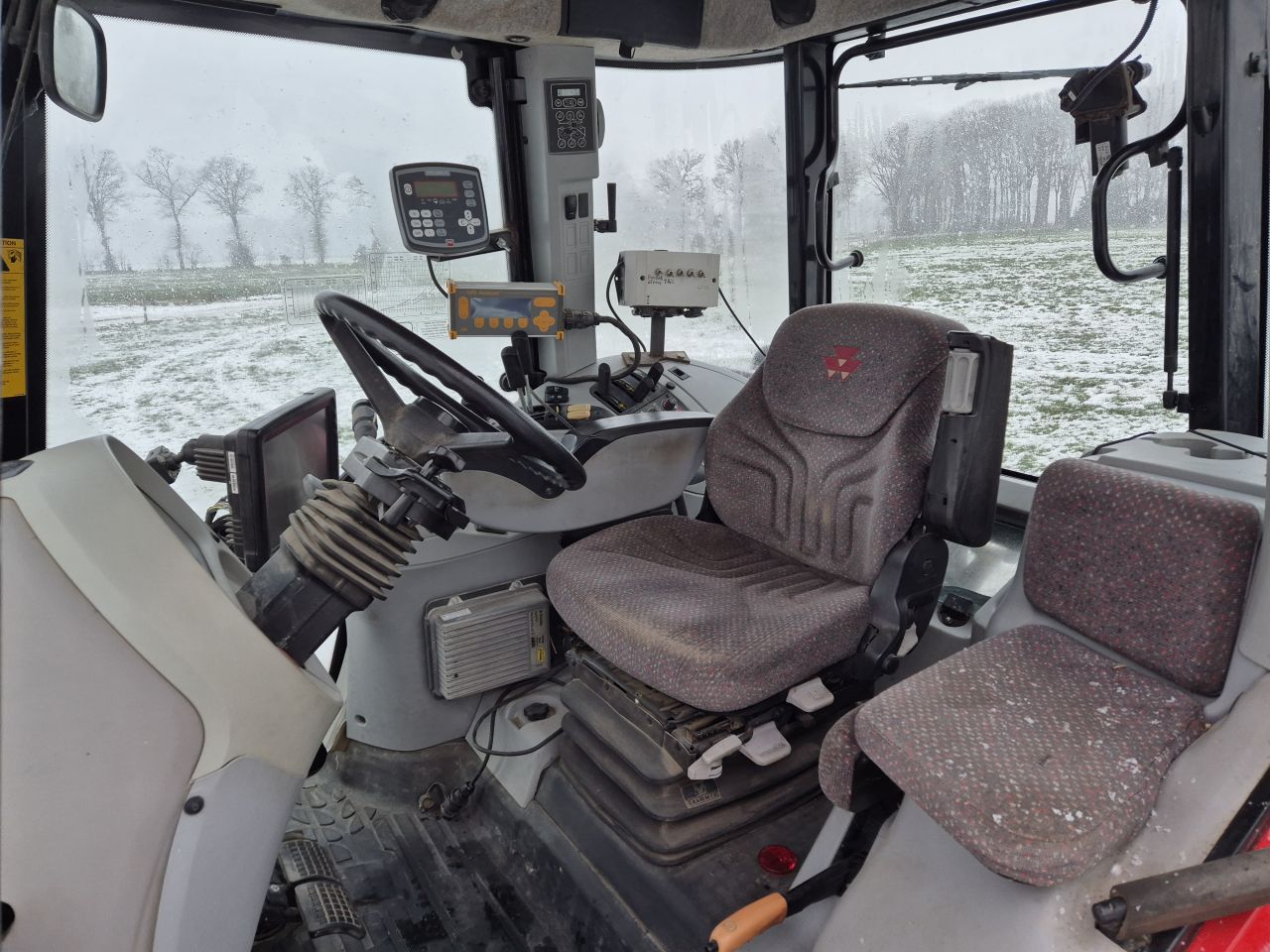 Massey Ferguson 6480 met Fronthef / PTO en Trimble autopilot