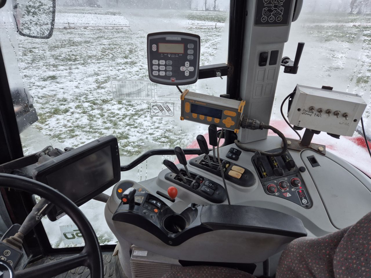 Massey Ferguson 6480 met Fronthef / PTO en Trimble autopilot