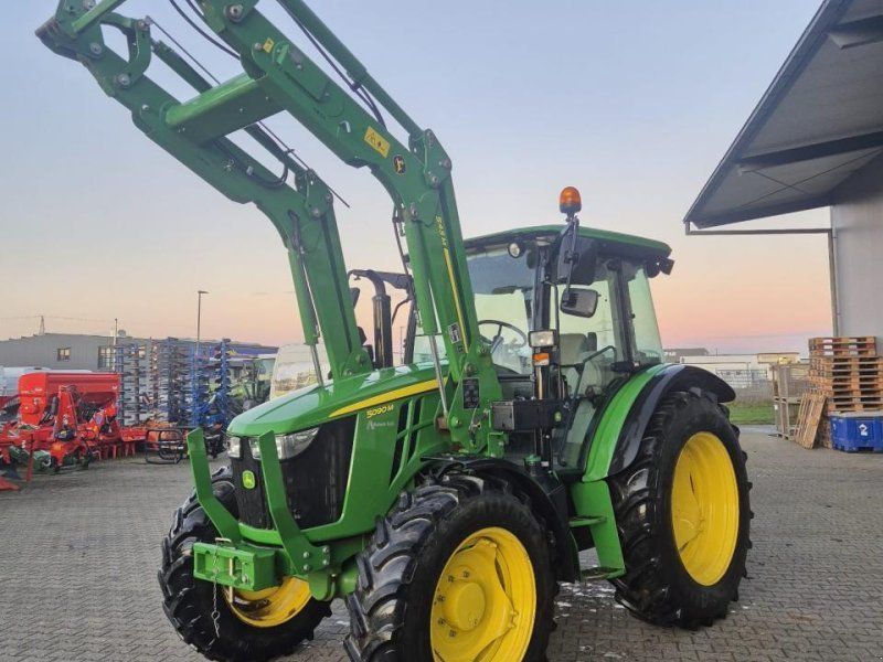 John Deere 5090M