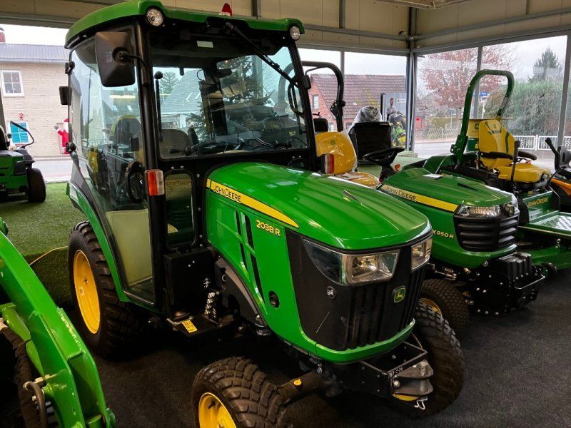 John Deere 2038R