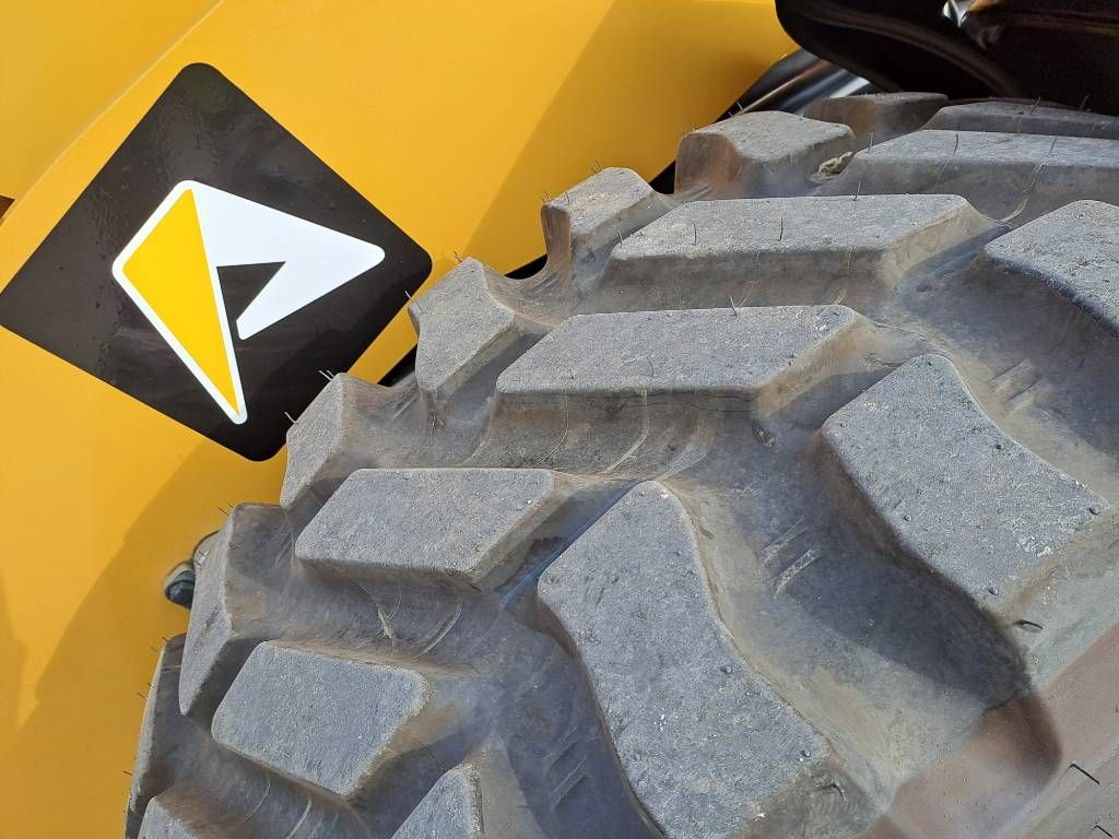 CAT 906 (Bucket+Forks)