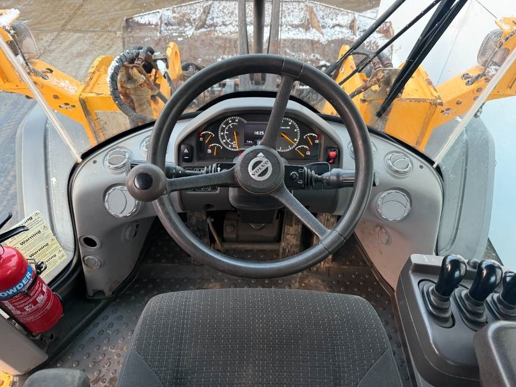 Volvo L120H - 3rd Function / Quick Coupler