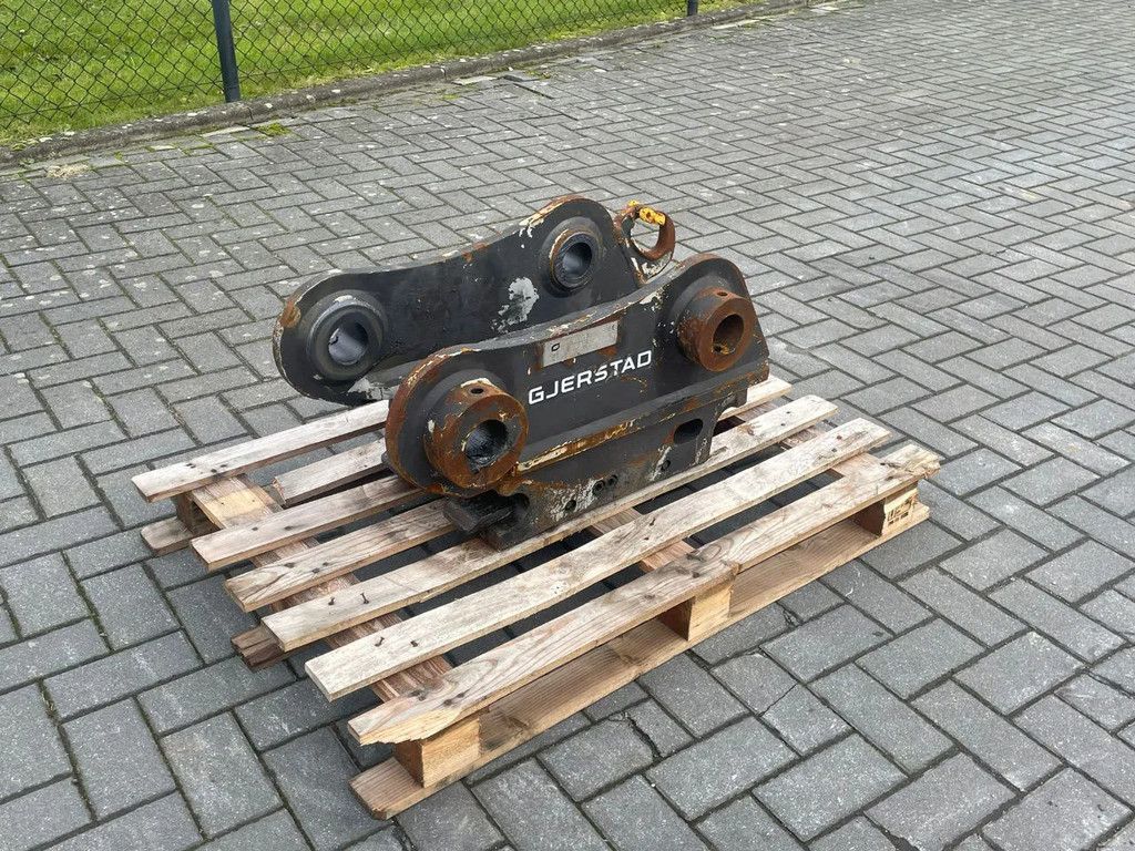 Gjerstad G60 | KM60 | S60 | HYDRAULIC QUICK COUPLER | M318F