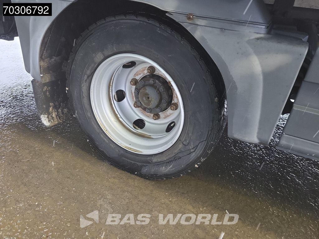 Mercedes Atego 821 4X2 8tonner Automatic crewcab 6 seats 1000kg Ladebordwand Euro 6