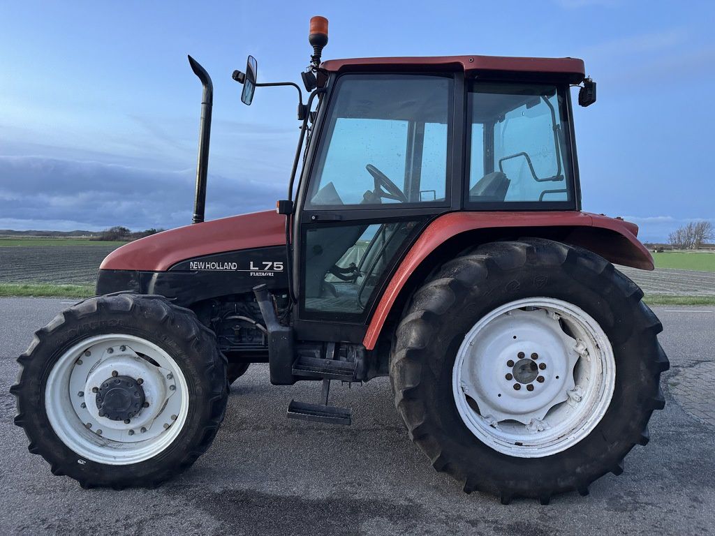 New Holland L75
