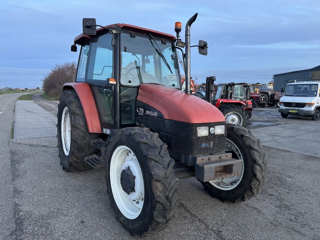 New Holland L75