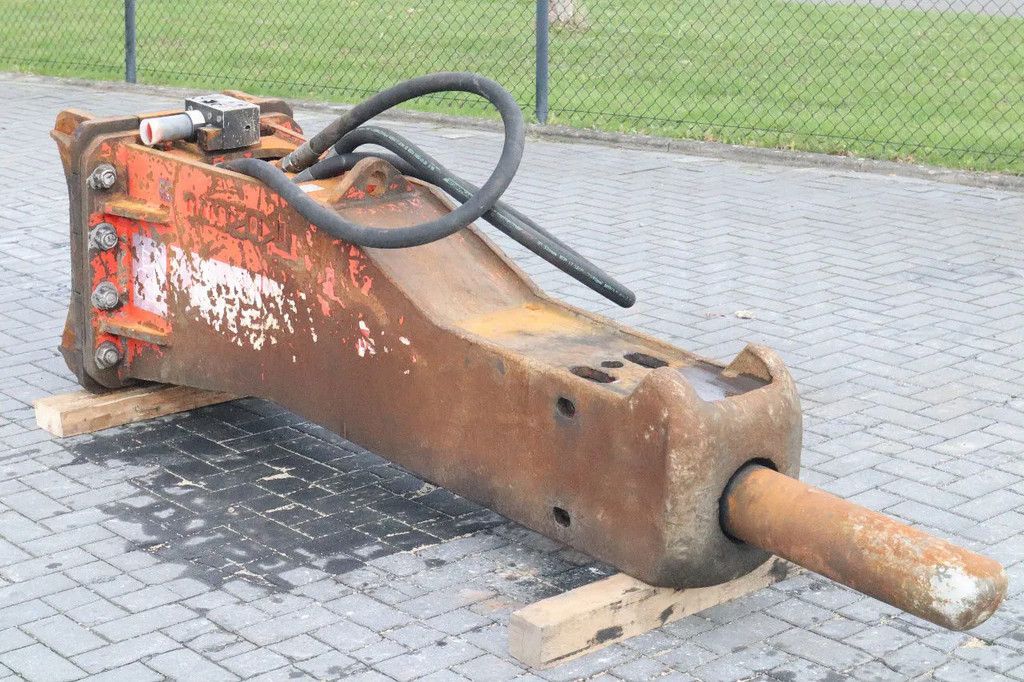 Promove XP2400 | S70 | 24 TO 35 TON | HYDRAULIC BREAKER